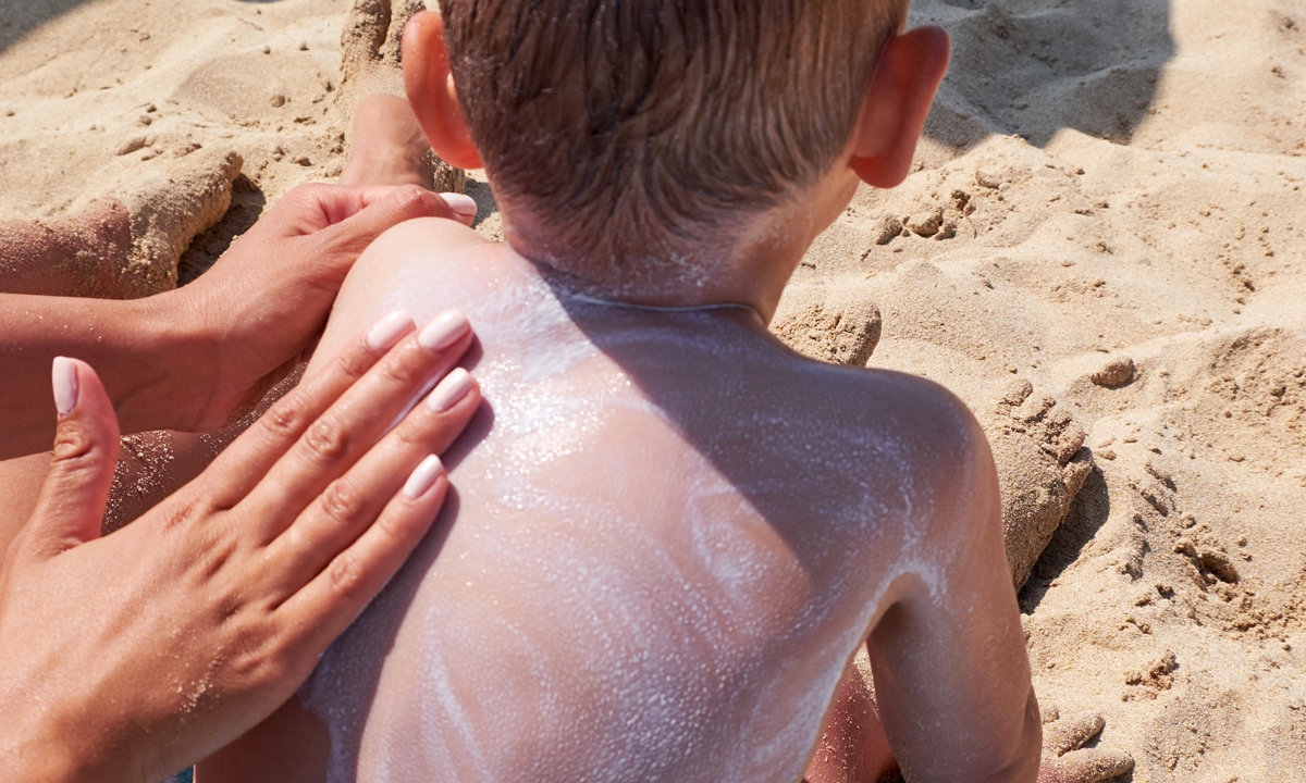 Как защитить ребенка от опасных УФ-лучей