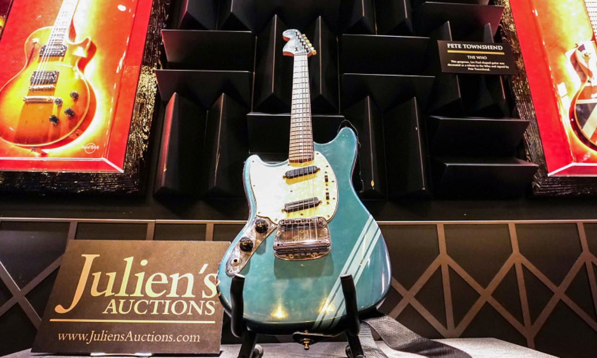 Легендарный Fender Курта Кобейна уйдет с молотка, старт — 5 миллионов долларов