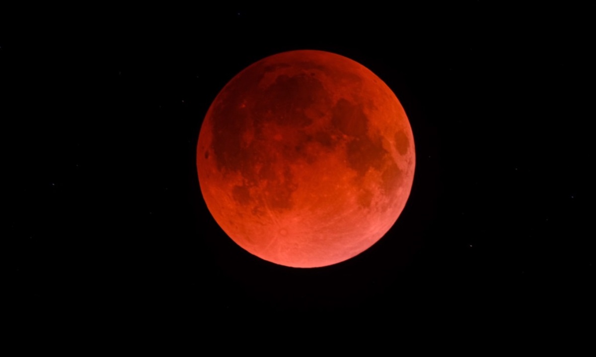 Луна станет красной на час — расписание полного затмения 3 марта и карта видимости