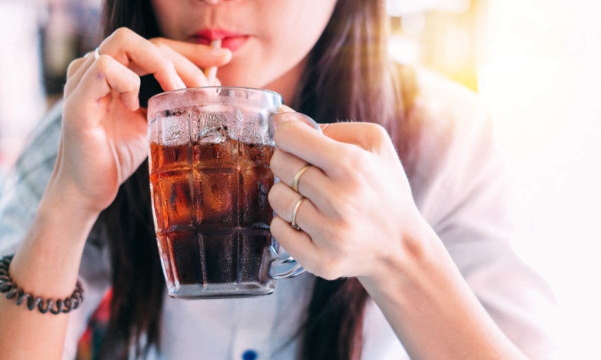 Диетолог предупредила о неожиданных эффектах колы без сахара