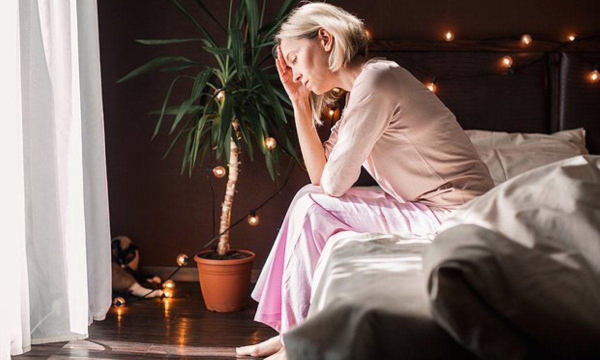Врач объяснила причины проблем со сном после 40 лет
