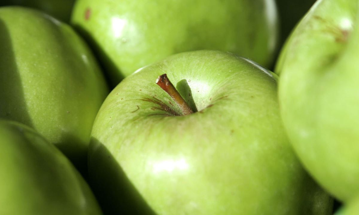 Один фрукт в день — чем на самом деле полезно яблоко