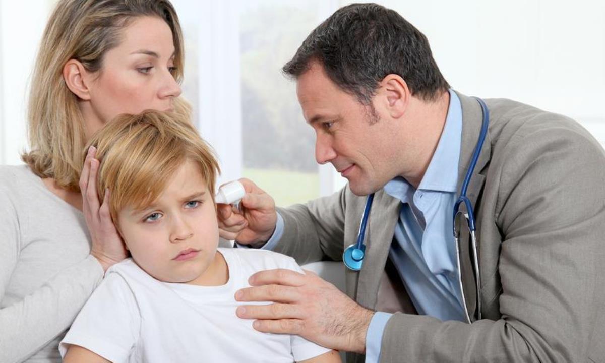 Инородный предмет в носу или ухе у ребенка — когда нельзя тянуть с визитом к врачу