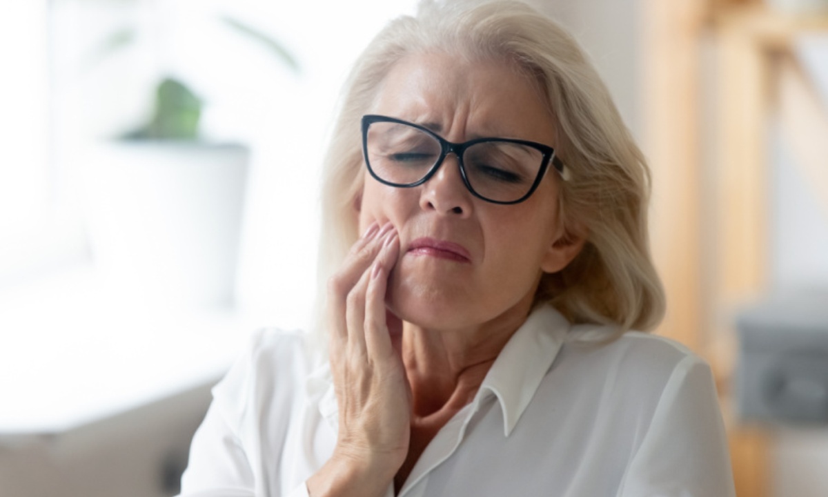 Из-за чего может заклинить челюсть