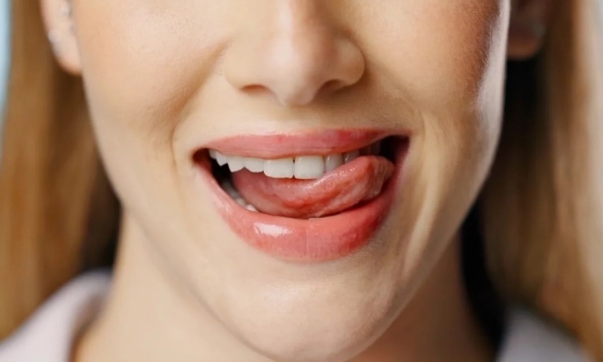 Как отлепить примерзший язык от металла