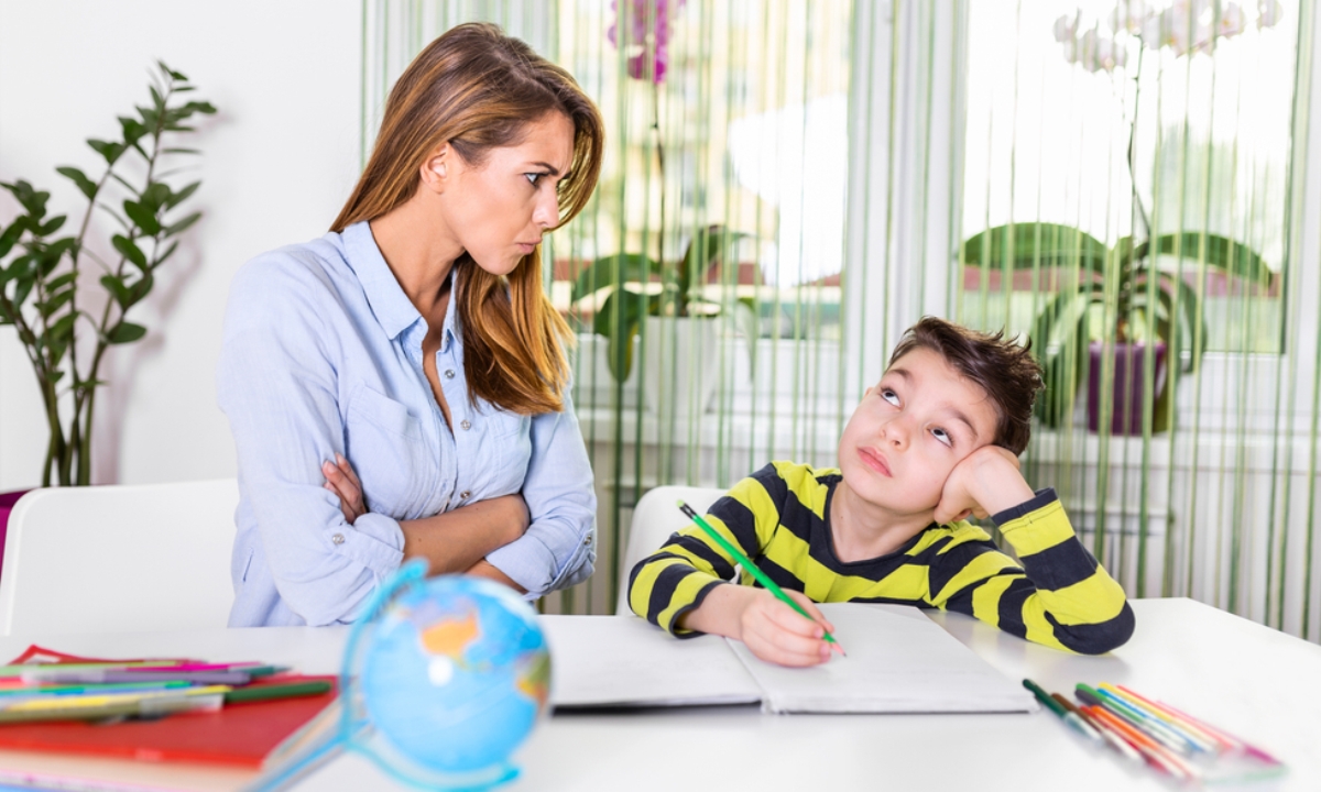 Психолог объяснила, что делать родителям, если ребенок прогуливает школу