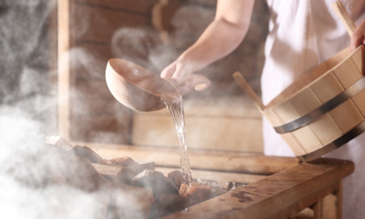 Почему не стоит ходить в баню сразу после косметолога