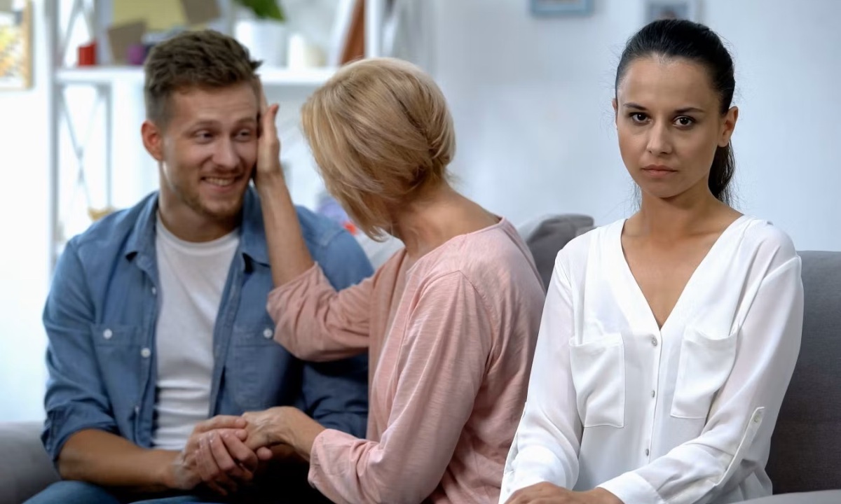 Как мужская самостоятельность связана с зависимостью от мнения матери