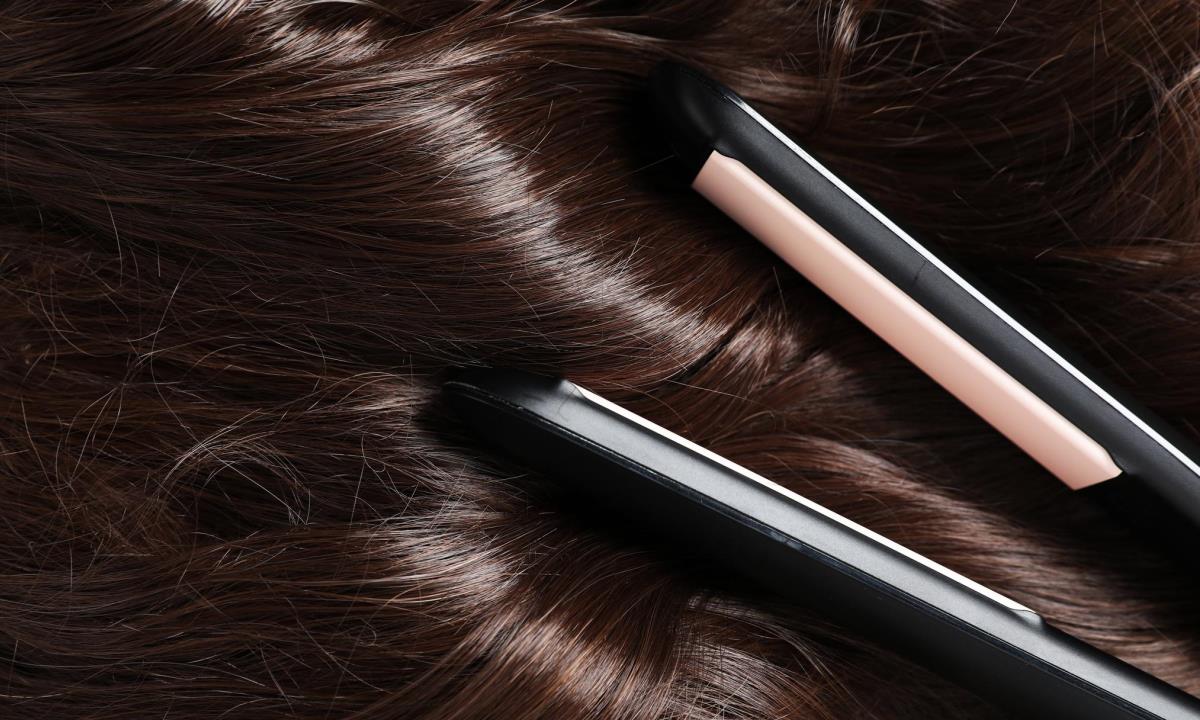 Одна ошибка с утюжком может испортить волосы — что важно знать перед выпрямлением