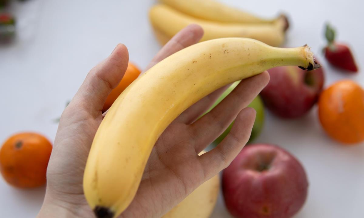 Врач рассказал, кому стоит отказаться от бананов