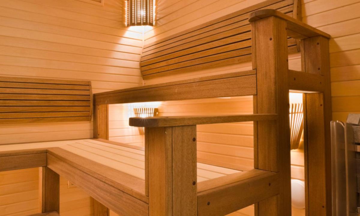 Кардиолог объяснила, кому больше подходит баня, а кому сауна