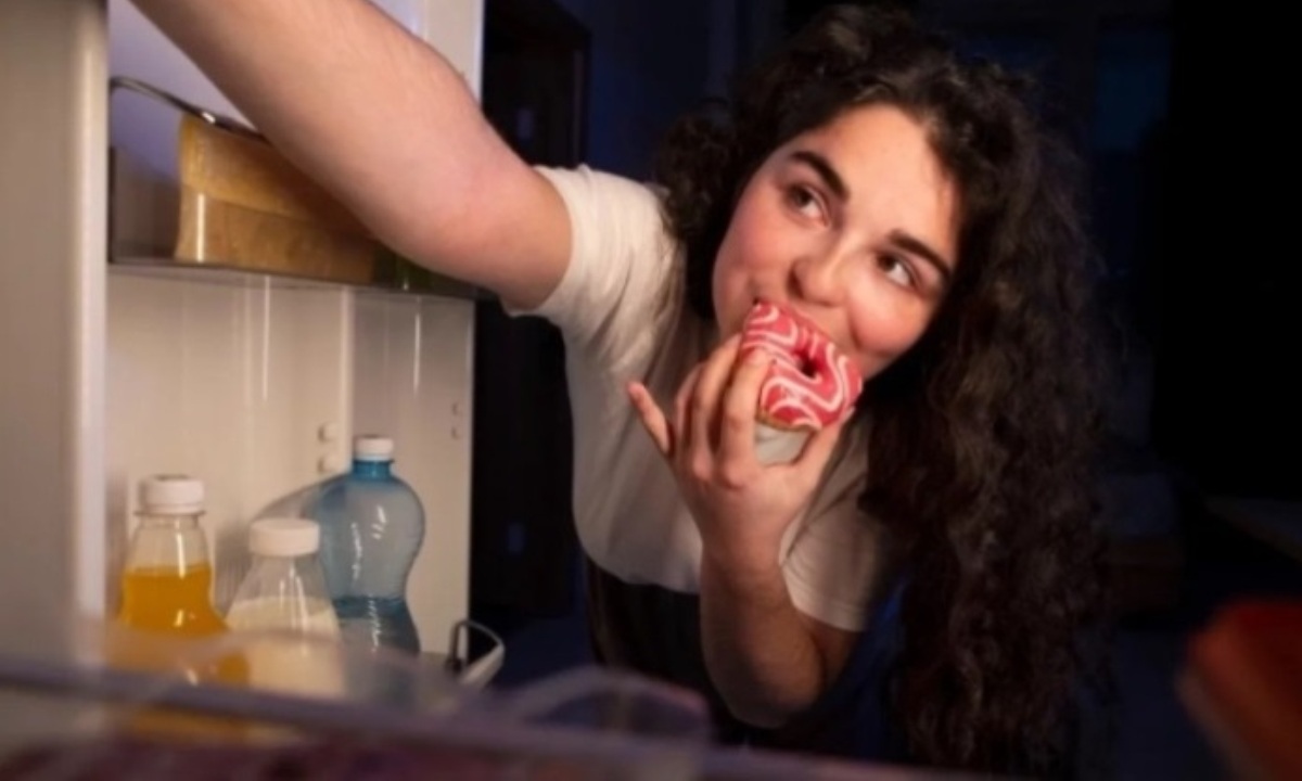 Почему так сильно хочется есть именно вечером