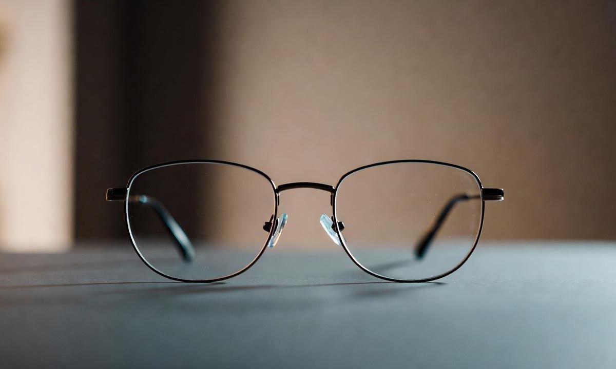 Офтальмолог объяснила, какие риски есть при заказе очков через интернет