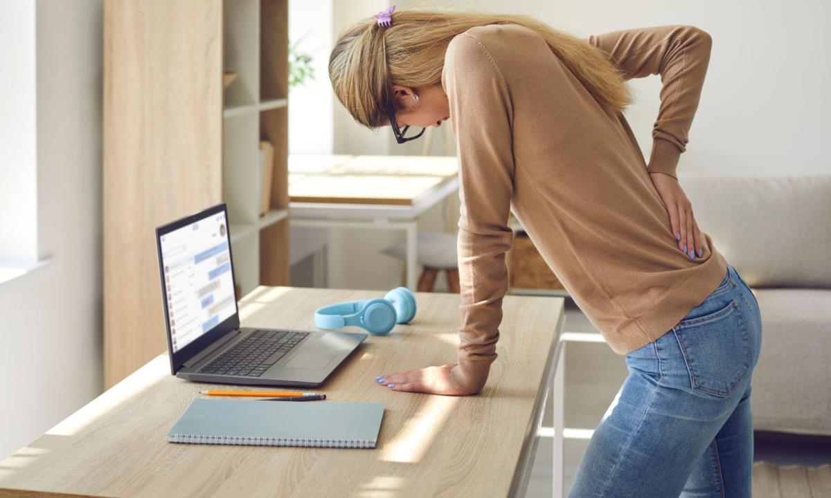 Врач предупредил об опасной привычке, которая постепенно разрушает позвоночник