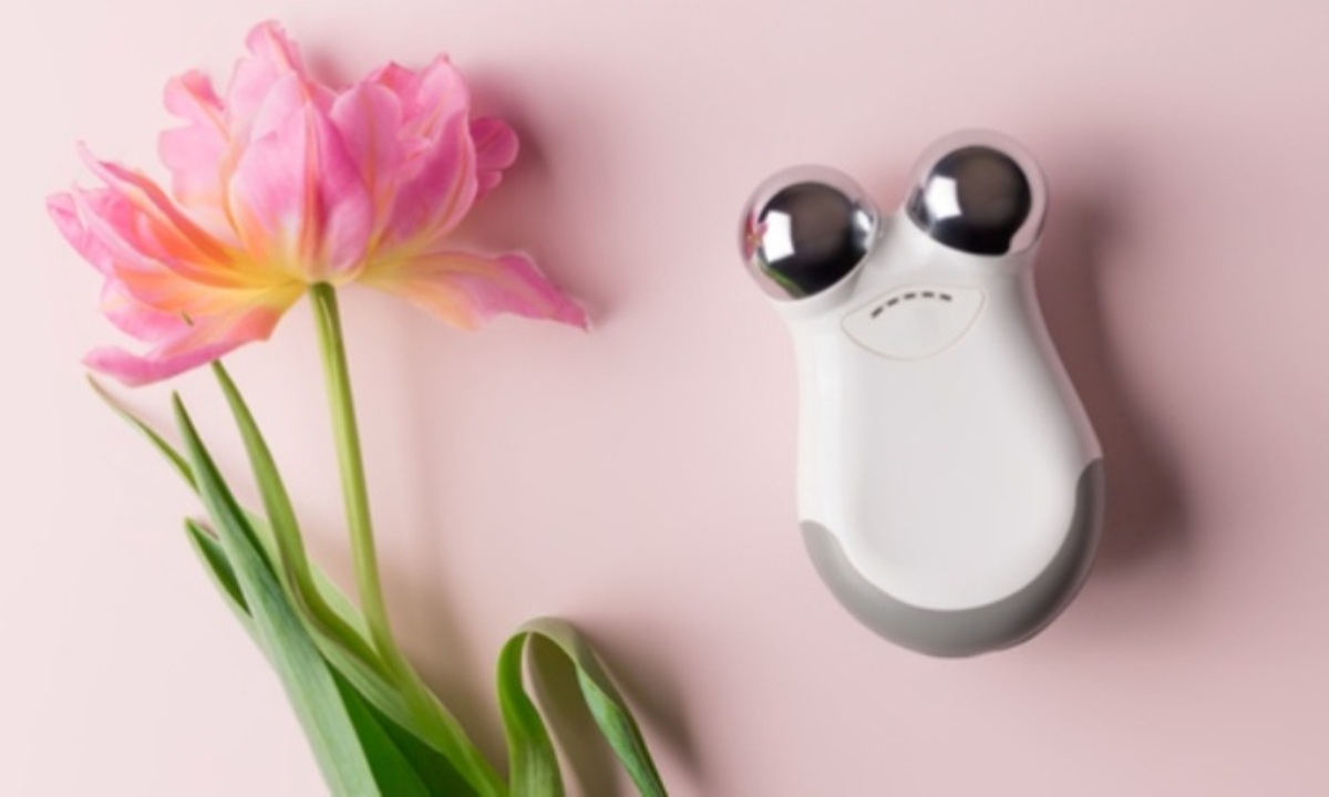 Врач назвал самые полезные для здоровья подарки на 8 Марта