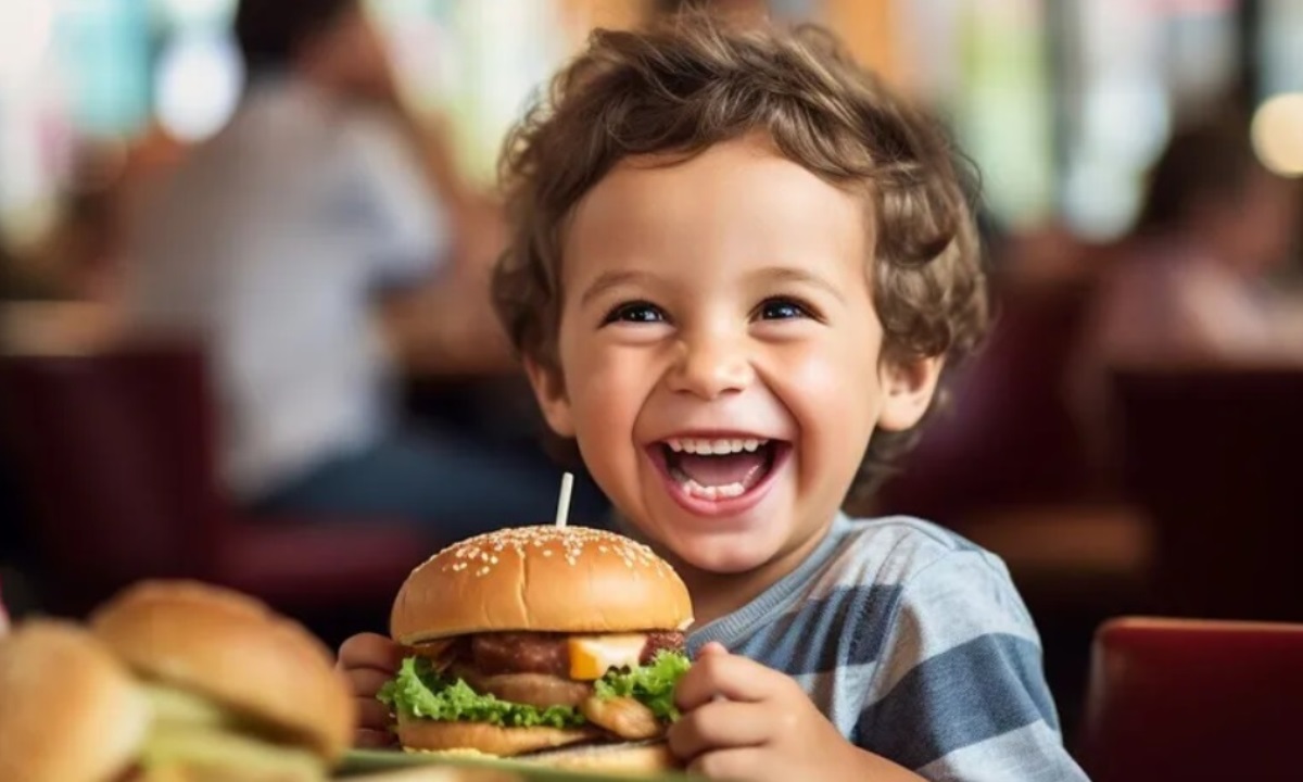 Ученые выяснили, как фастфуд влияет на поведение детей