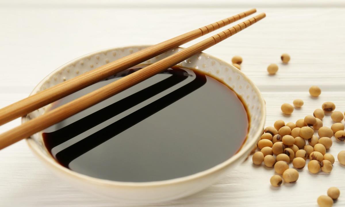 Эксперты объяснили, как отличить настоящий соевый соус от подделки