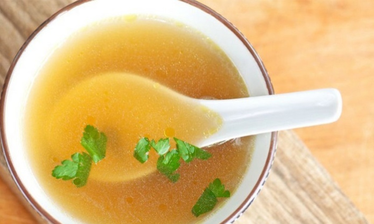 Названы неочевидные полезные свойства рыбного бульона