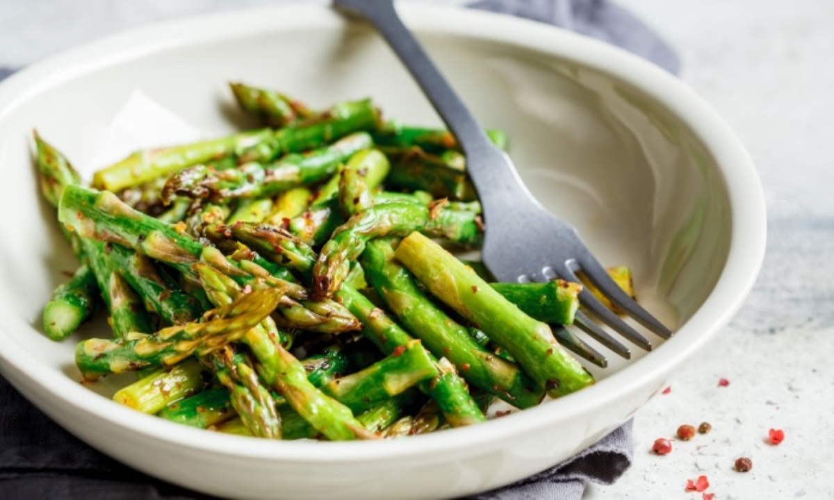 Какой весенний овощ может помочь очистить печень