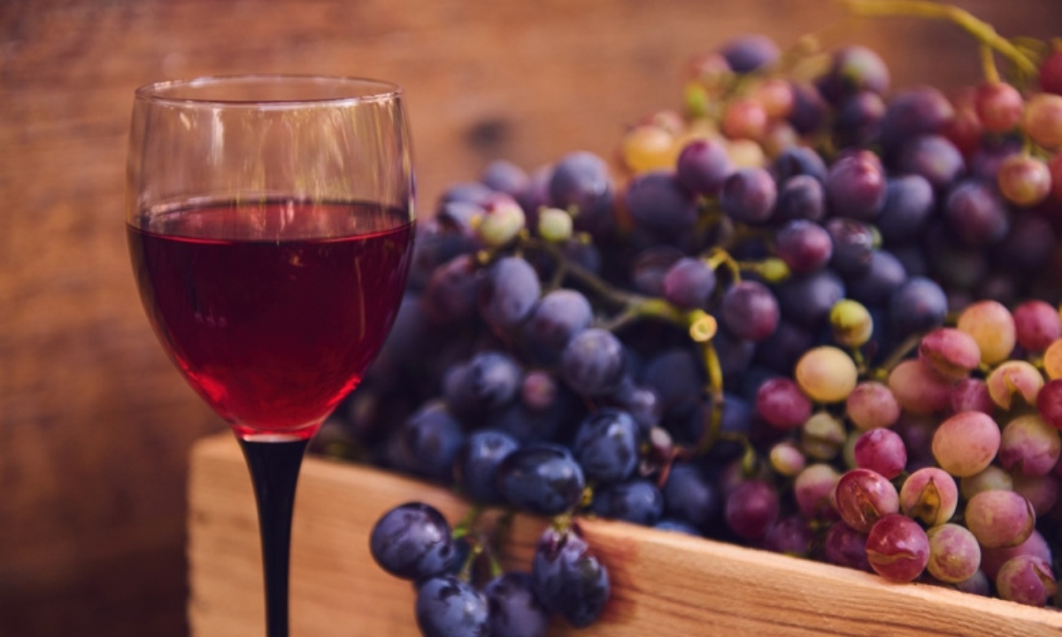 Врач развеяла популярный миф о пользе вина