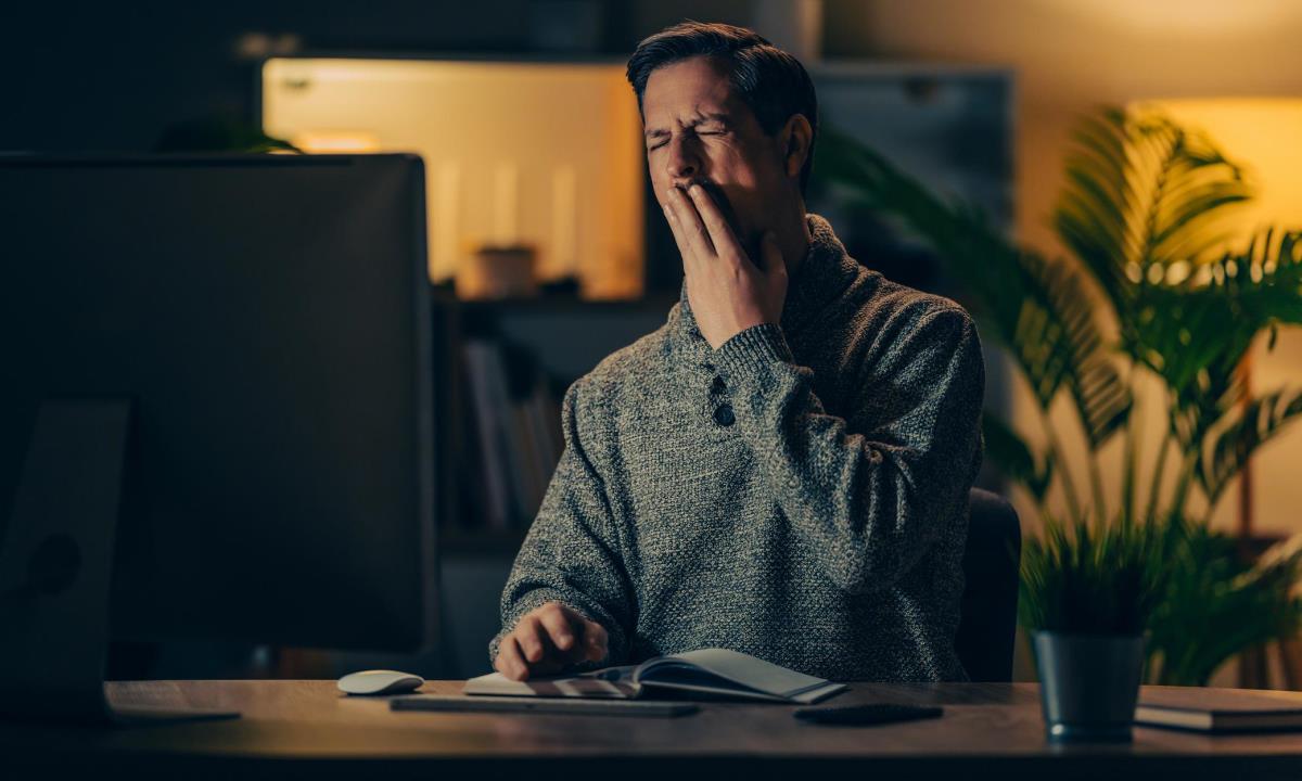 Почему после обеда хочется спать — эксперт назвала главную ошибку в еде