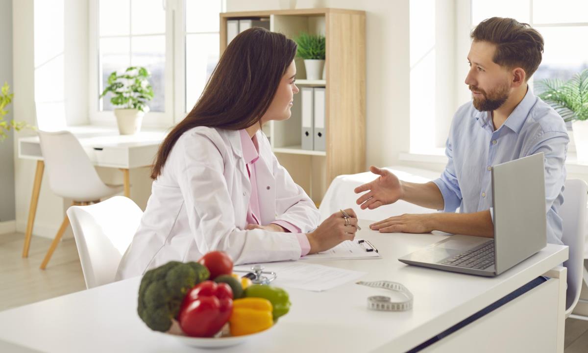 Не всем можно худеть — диетолог назвал три группы людей, которым опасны диеты