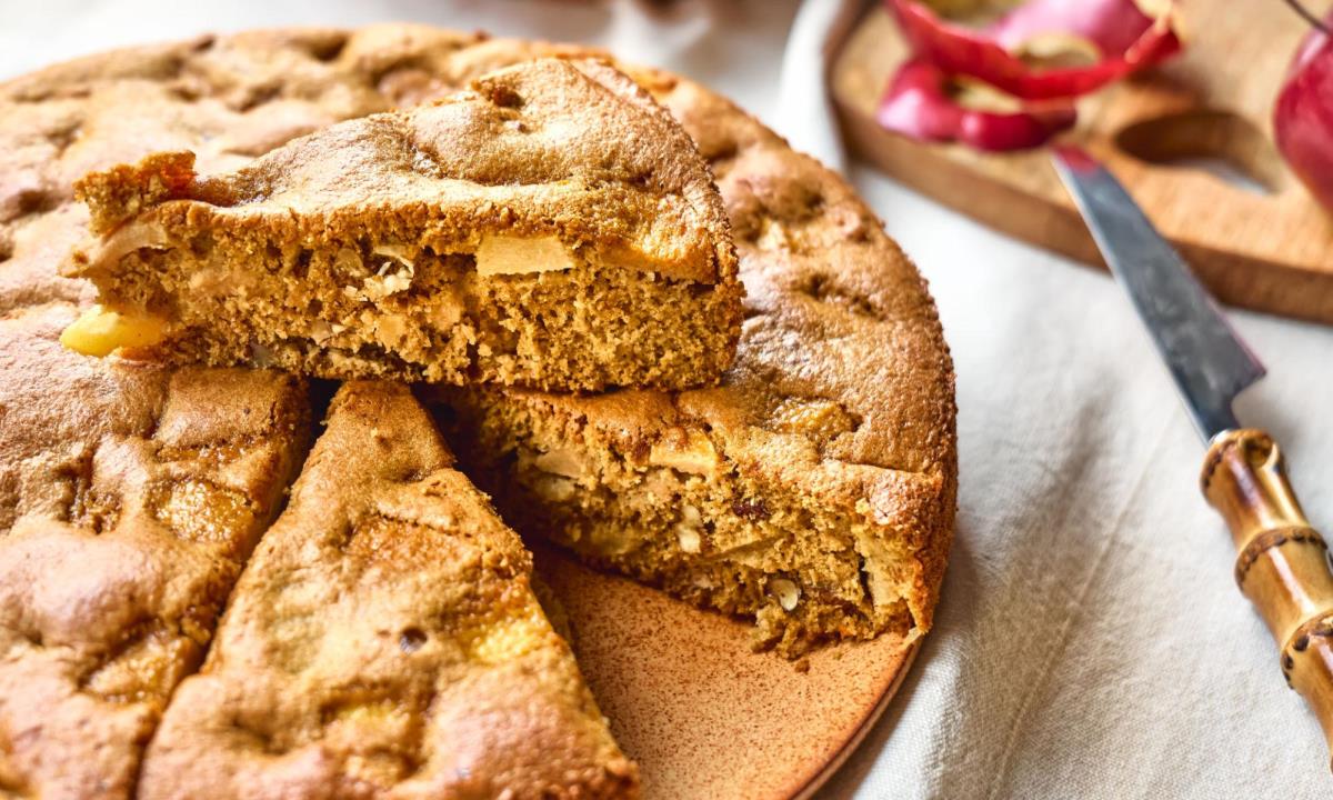 Шеф-повар раскрыл, надо ли чистить яблоки для шарлотки