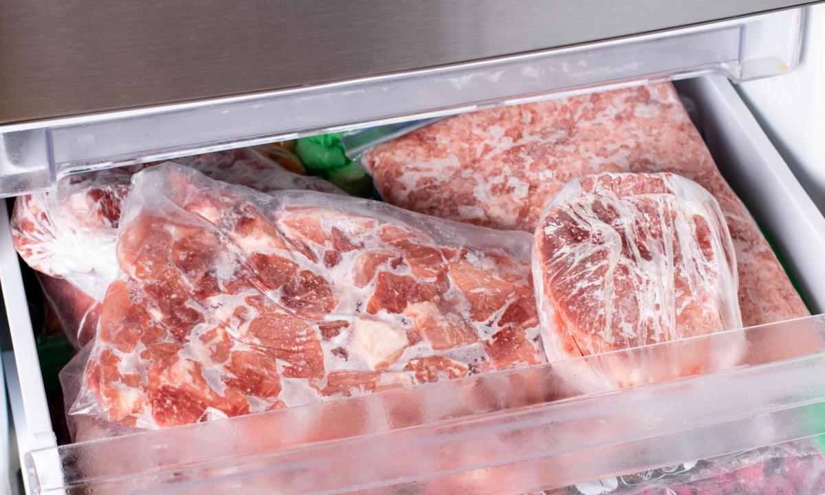 Можно ли снова замораживать мясо — биолог объяснила безопасное правило