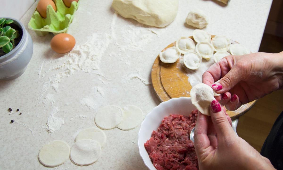 Три секрета идеального теста для пельменей — получится тонким и нежным