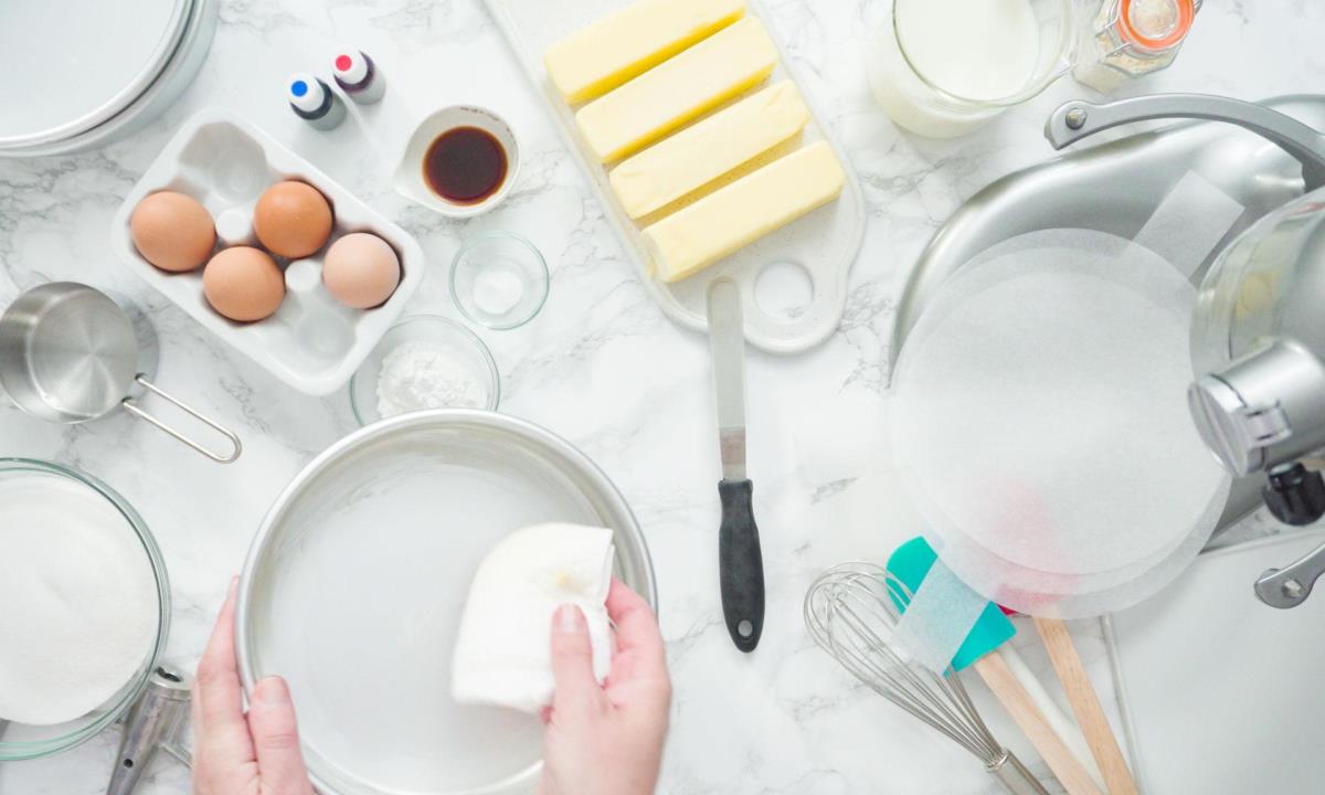 Почему не стоит выбрасывать обертку от сливочного масла — два полезных лайфхака для кухни