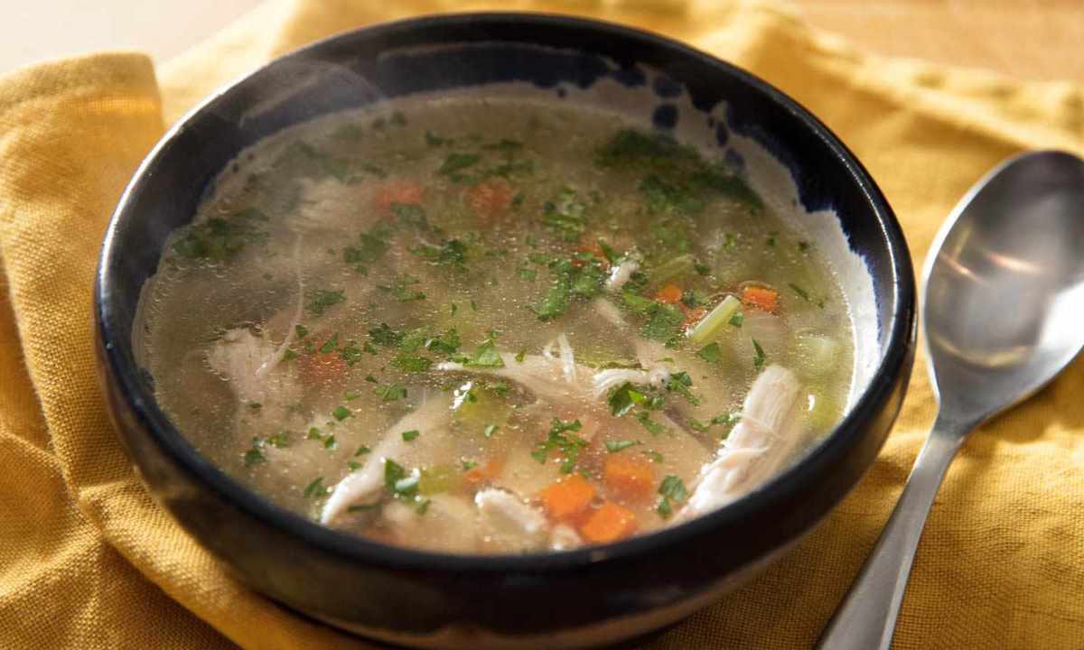 Сегодня отмечают День куриного супа-лапши — блюда, которое считают символом заботы