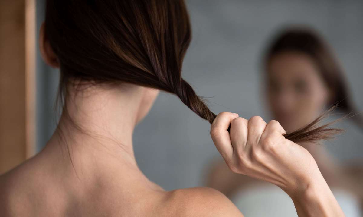 Стилист рассказал, как правильно укладывать тонкие волосы, чтобы появился объем