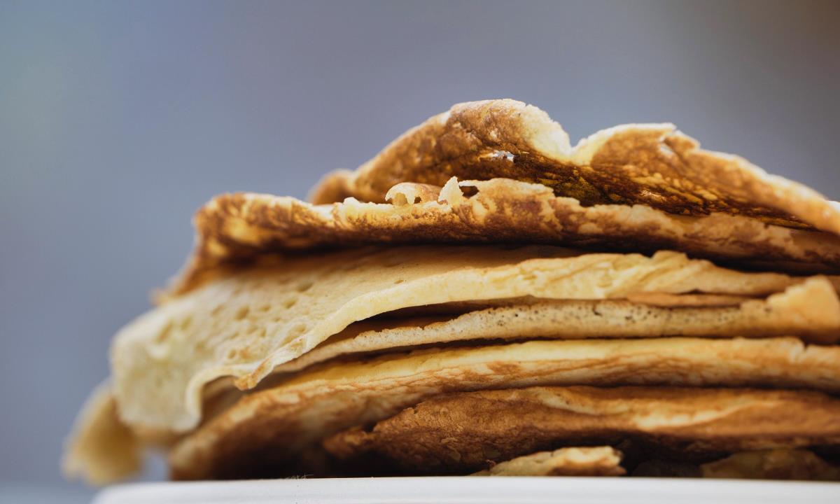 Как приготовить тонкие и нежные блины на завтрак