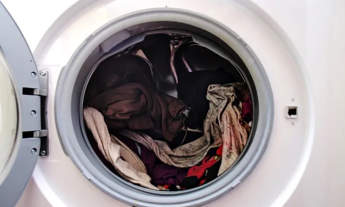 Почему нельзя оставлять вещи после стирки в стиральной машине