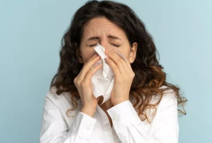 Почему при чихании сводит живот