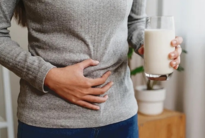 Кому не стоит пить молоко