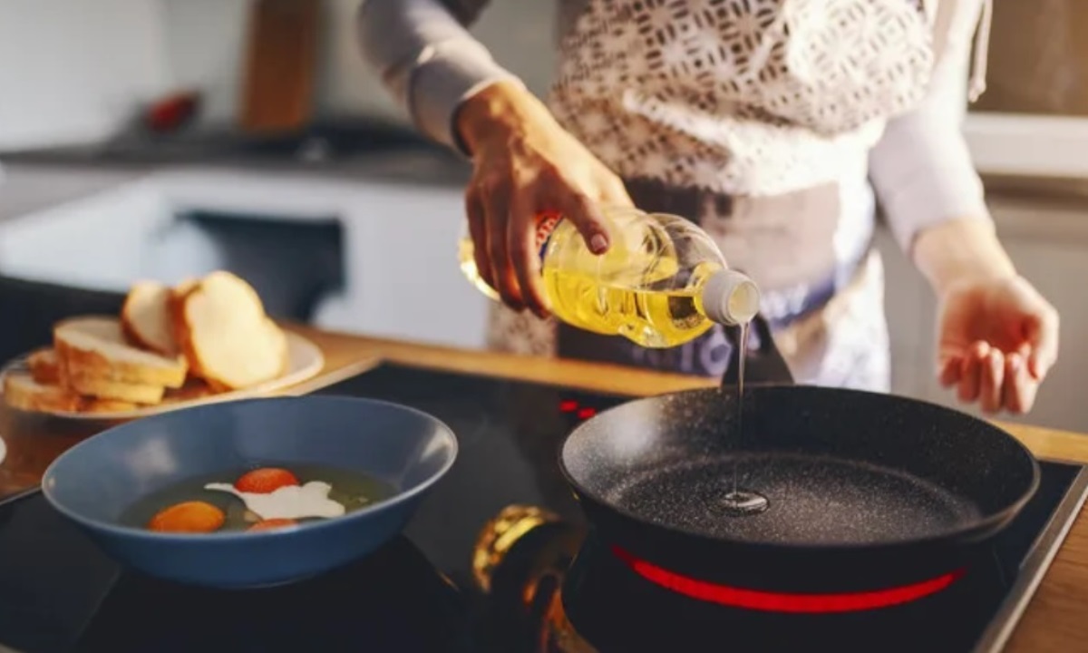Как жарить без брызг — простой кухонный лайфхак, который реально работает
