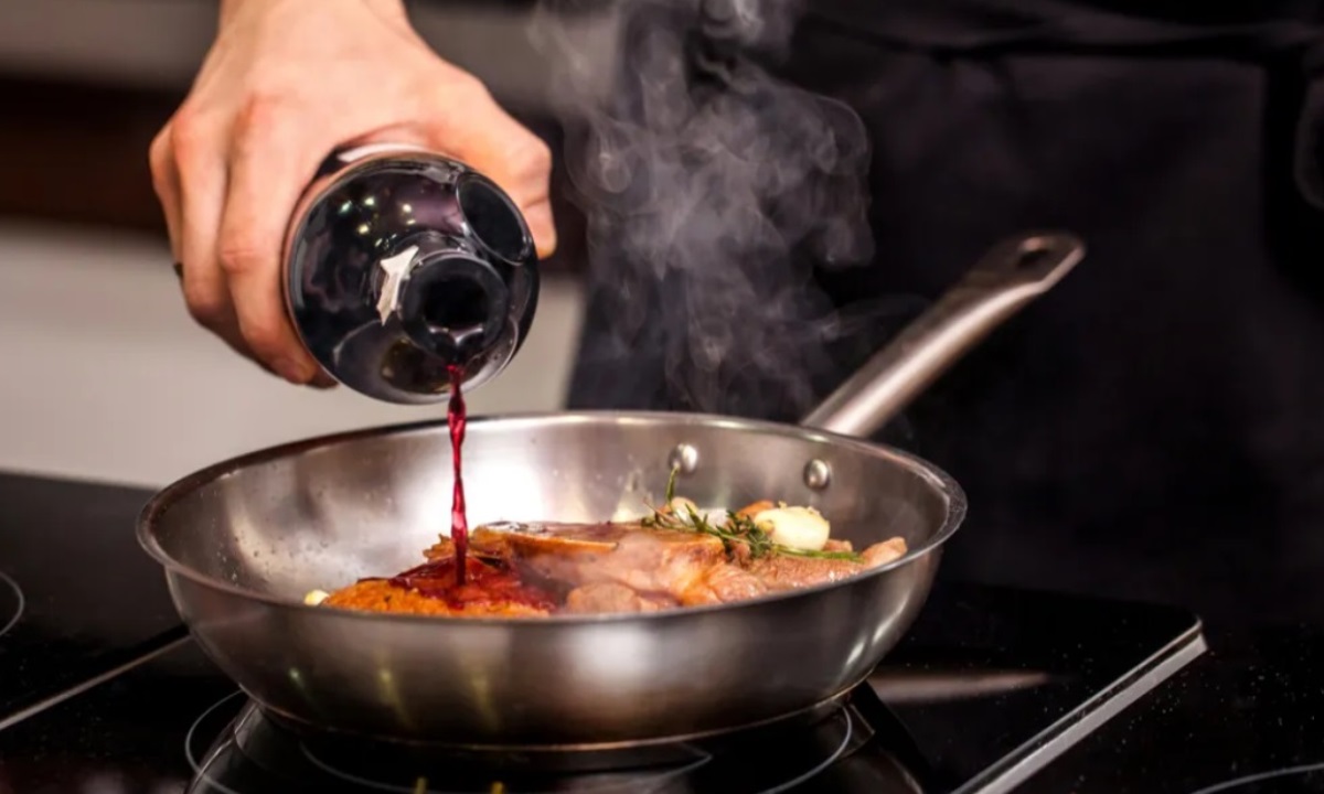 Какое вино лучше добавлять к мясу и птице — простой ориентир для кухни