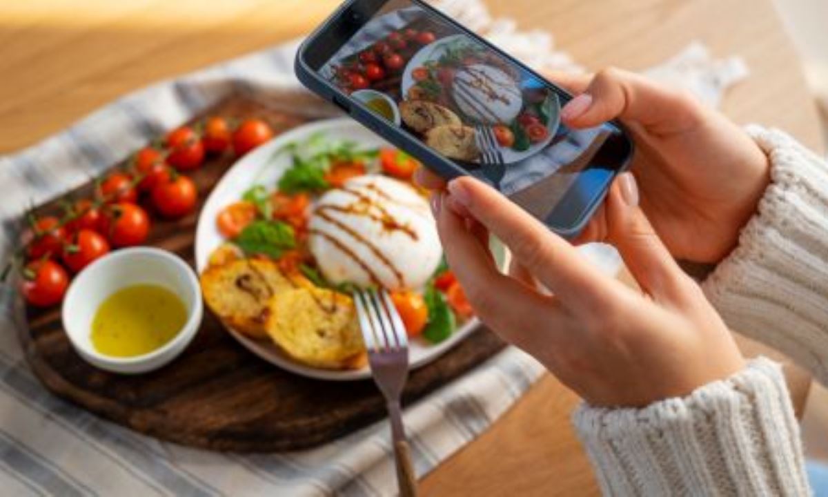 Почему люди обожают фотографировать еду