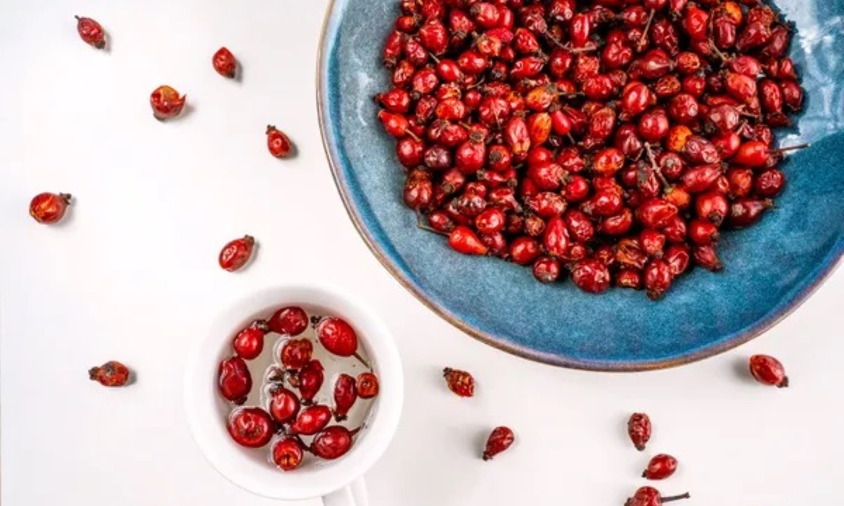 Чем полезен отвар из шиповника