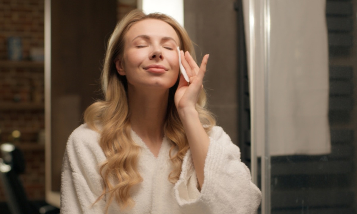 Названа причина отказаться от домашней чистки лица