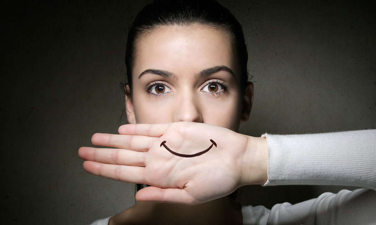 Почему люди смеются в неловких ситуациях — неожиданное объяснение