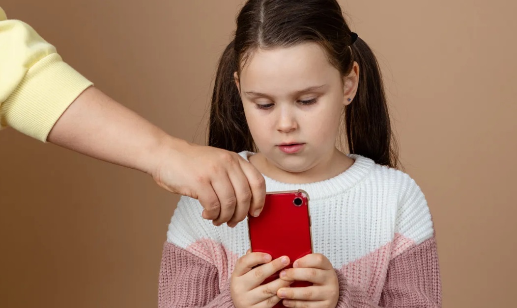 Почему дети поколения Альфа становятся тревожнее — названы причины