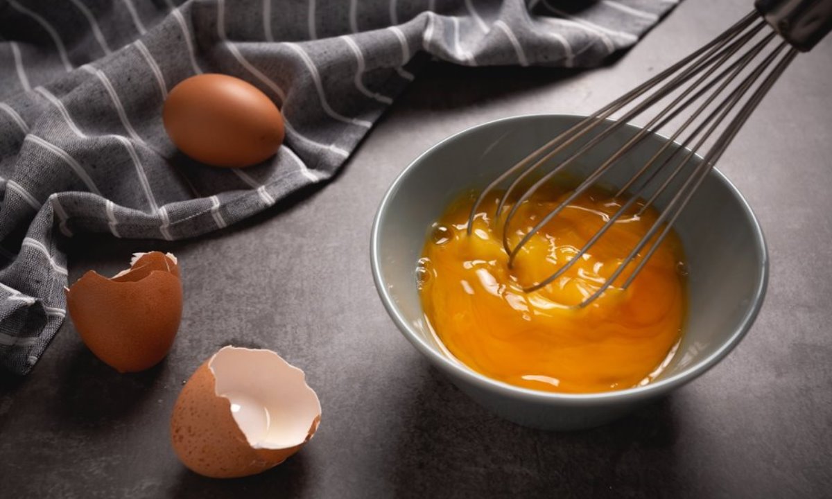 Когда солить яичницу-болтунью — простой трюк для нежного вкуса