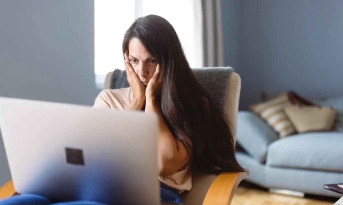 Зачем люди тайно следят за бывшими партнерами в соцсетях