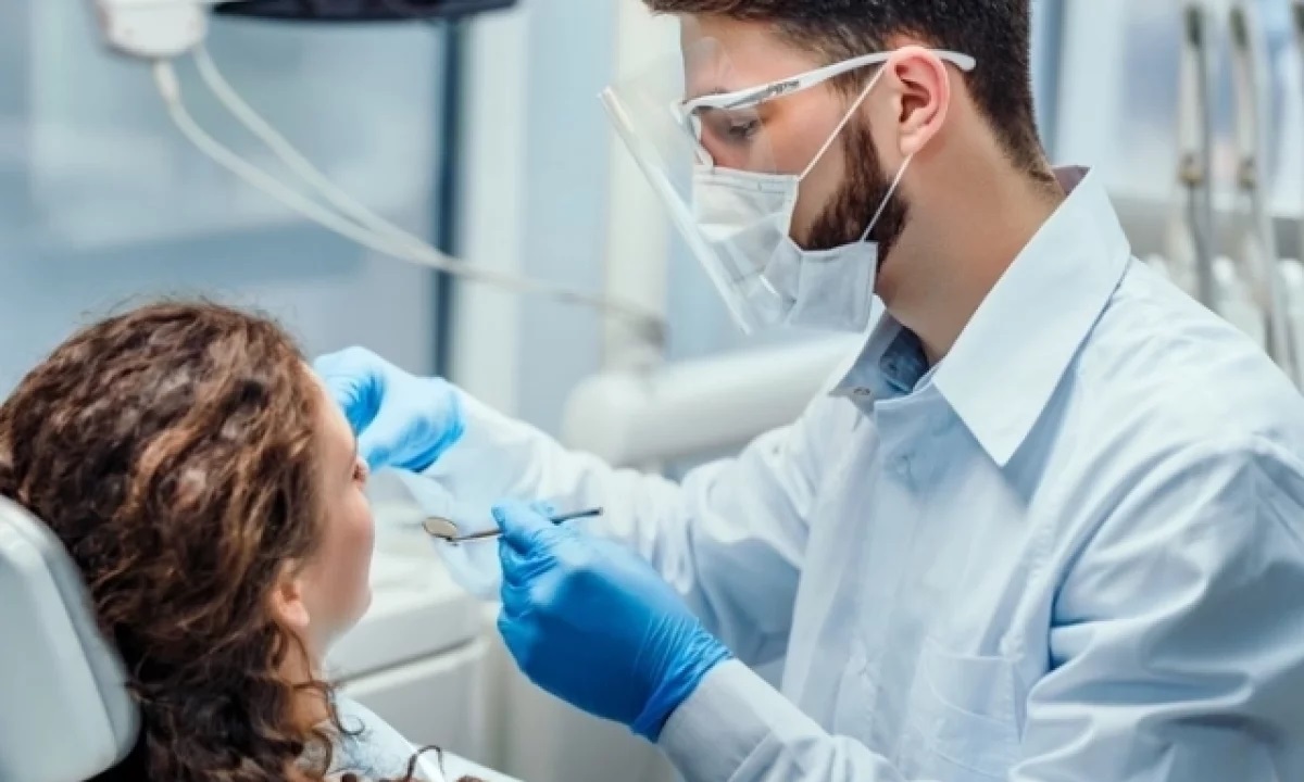 Какая болезнь разрушает зубы годами и без боли