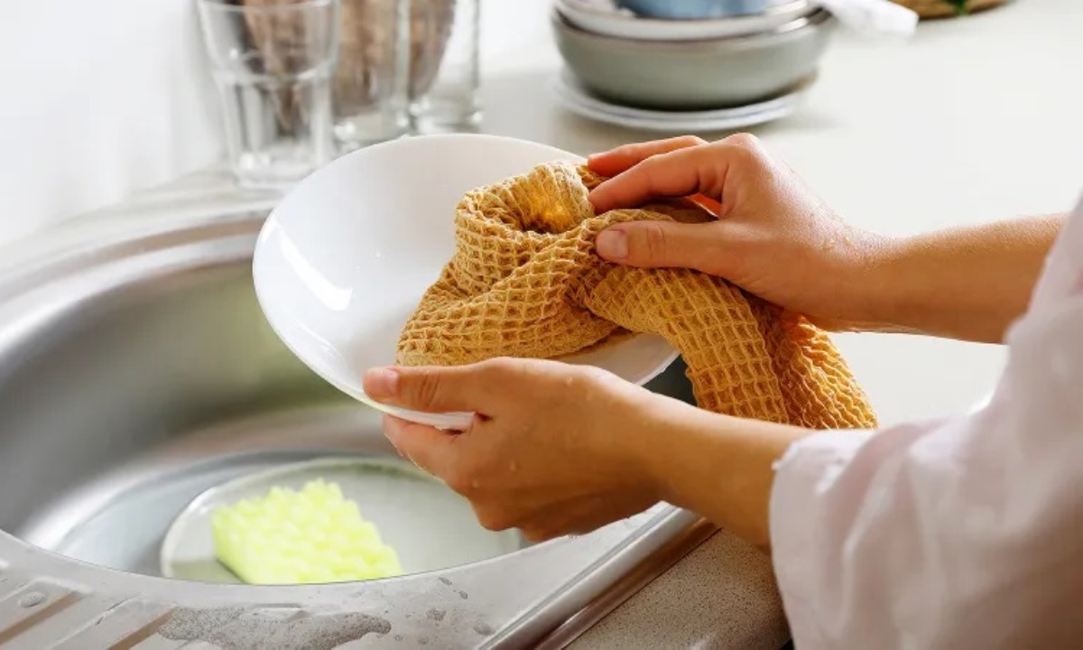 Почему надо всегда протирать посуду насухо