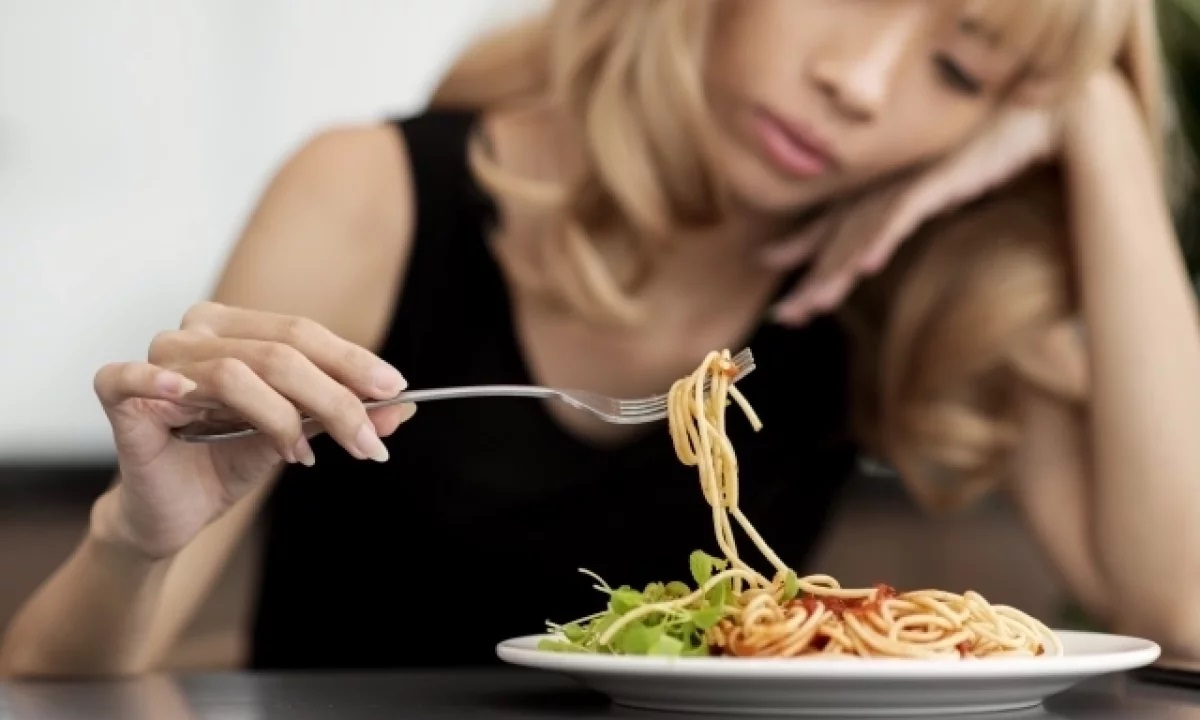 С чем могут быть связаны расстройства пищевого поведения