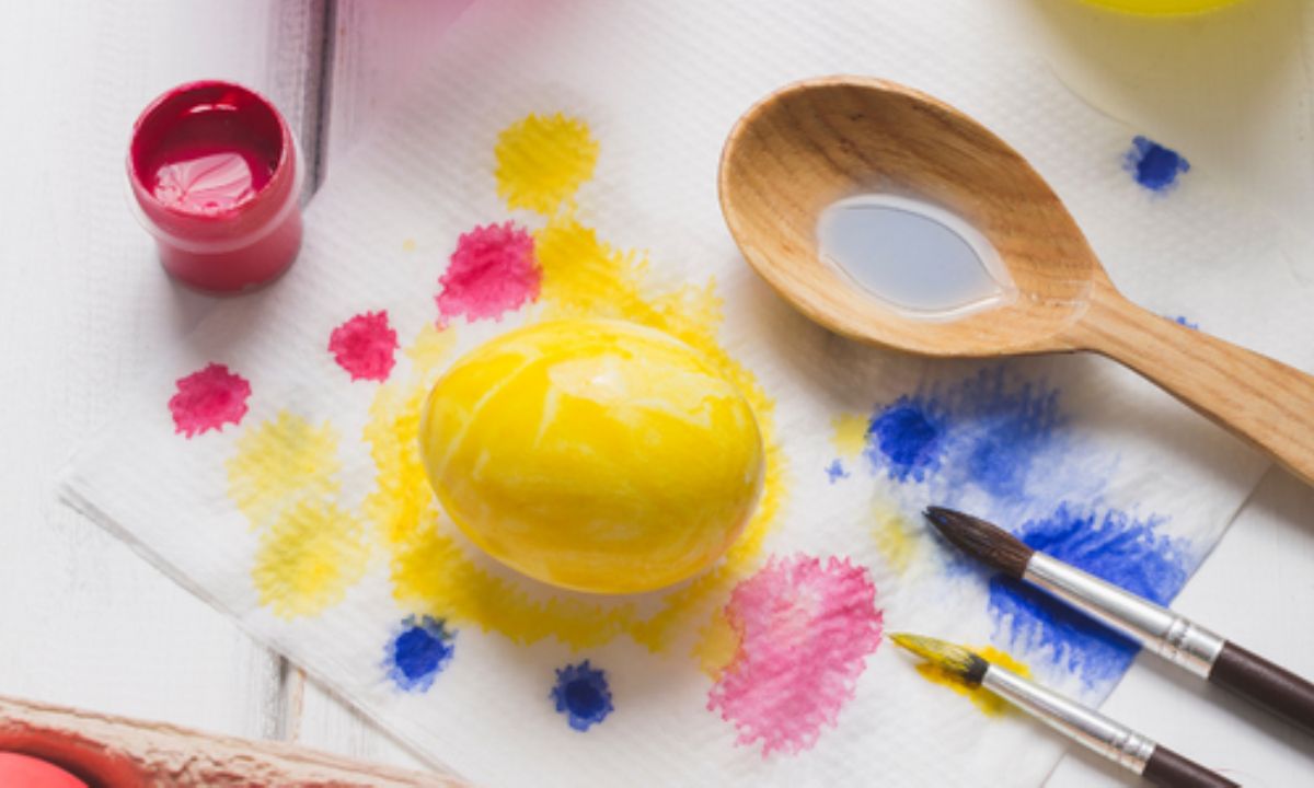 Врач объяснил, как безопасно красить яйца на Пасху