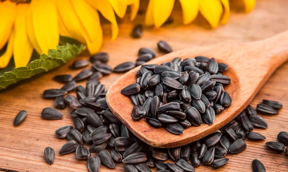 Хрустящие и ароматные — как правильно жарить семечки без лишних ошибок